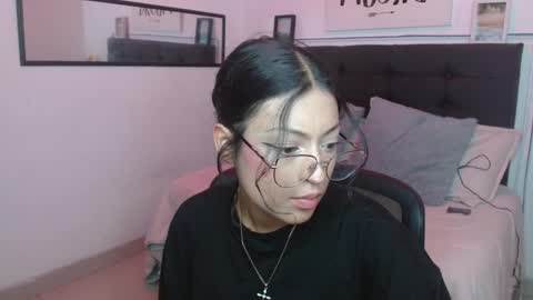 Snapshot of vannesweet_ chatting on November 2025 08:07:01 PM vane online show from November 2025 08:07:01 PM