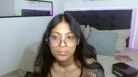 Snapshot of vannesweet_ chatting on April 2026 07:07:02 PM vane online show from April 2026 07:07:02 PM