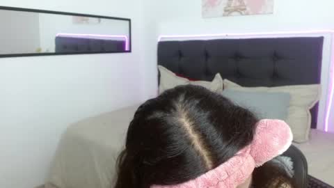Snapshot of vannesweet_ chatting on April 2026 07:58:01 PM vane online show from April 2026 07:58:01 PM