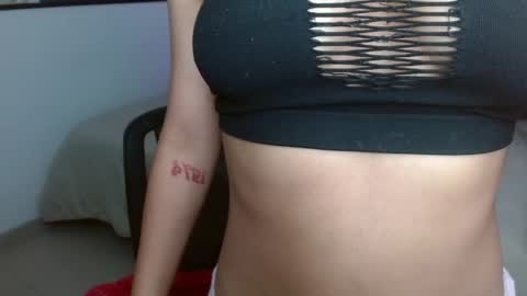 Snapshot of vannesweet_ chatting on April 2026 08:43:01 PM vane online show from April 2026 08:43:01 PM