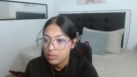 Snapshot of vannesweet_ chatting on April 2026 08:17:01 PM vane online show from April 2026 08:17:01 PM