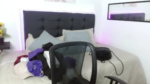 Snapshot of vannesweet_ chatting on April 2026 08:57:02 PM vane online show from April 2026 08:57:02 PM