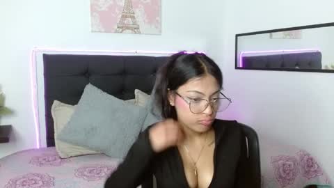 Snapshot of vannesweet_ chatting on May 2026 07:34:02 PM vane online show from May 2026 07:34:02 PM