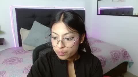 Snapshot of vannesweet_ chatting on May 2026 08:07:02 PM vane online show from May 2026 08:07:02 PM