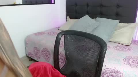 Snapshot of vannesweet_ chatting on May 2026 08:51:01 PM vane online show from May 2026 08:51:01 PM