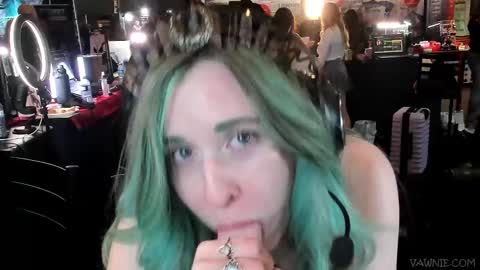 Vawnie Voulphie online show from October 2025 01:41:02 AM