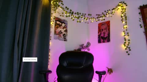 Vayolett online show from April 2026 02:11:02 AM