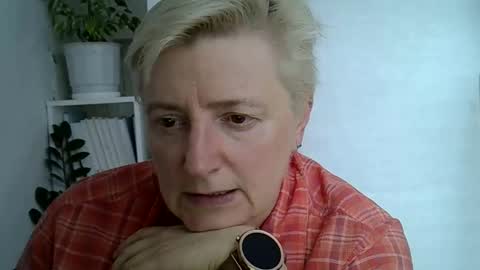 Snapshot of vea_motty chatting on June 2026 12:17:01 PM vea_motty online show from June 2026 12:17:01 PM