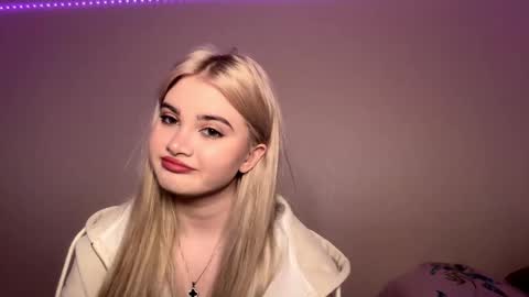 Monika online show from November 2025 12:04:02 PM