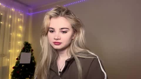 Monika online show from January 2026 01:05:02 PM