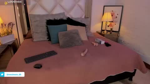 Vee Simons online show from January 2025 12:11:01 AM