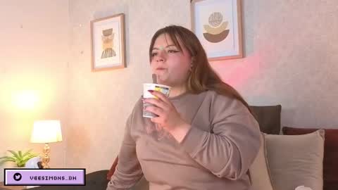 Vee Simons online show from February 2026 07:41:02 PM