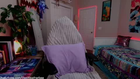 Snapshot of veeweatherbee chatting on December 2024 01:20:02 AM Violet Weatherbee online show from December 2024 01:20:02 AM