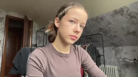 Snapshot of velour_paradise chatting on June 2026 08:57:01 AM velour_paradise online show from June 2026 08:57:01 AM