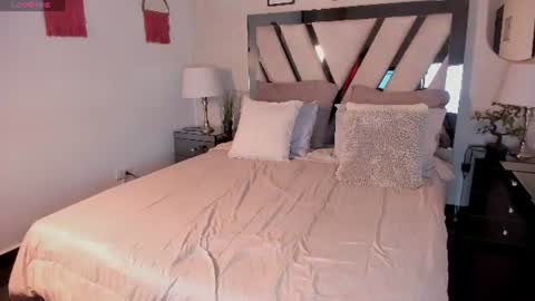 veluna_ online show from July 2026 11:16:02 AM