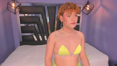 Snapshot of veluniliore chatting on April 2026 06:14:02 AM Veluni online show from April 2026 06:14:02 AM