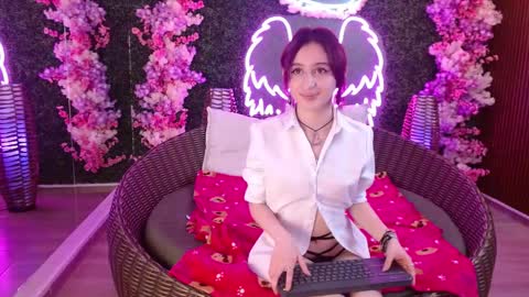 Snapshot of velvet_c4k3 chatting on November 2025 01:43:01 PM Velvet c4k3 online show from November 2025 01:43:01 PM