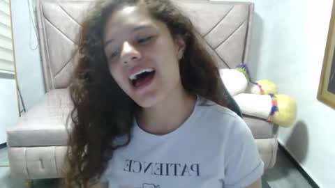 velvet_moon_v online show from October 2025 01:04:02 PM