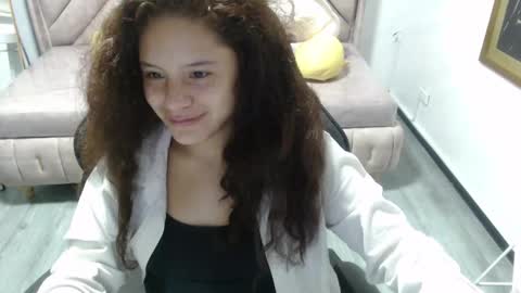 velvet_moon_v online show from November 2025 01:22:02 PM