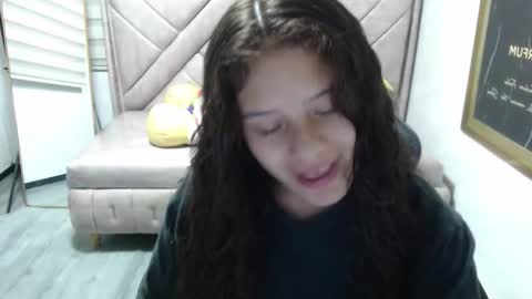 Snapshot of velvet_moon_v chatting on December 2025 01:26:01 PM velvet_moon_v online show from December 2025 01:26:01 PM