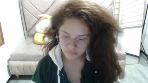 Snapshot of velvet_moon_v chatting on December 2025 01:16:02 PM velvet_moon_v online show from December 2025 01:16:02 PM