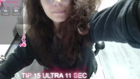 Snapshot of velvet_moon_v chatting on December 2025 01:29:02 PM velvet_moon_v online show from December 2025 01:29:02 PM