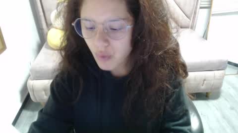 Snapshot of velvet_moon_v chatting on December 2025 01:29:01 PM velvet_moon_v online show from December 2025 01:29:01 PM