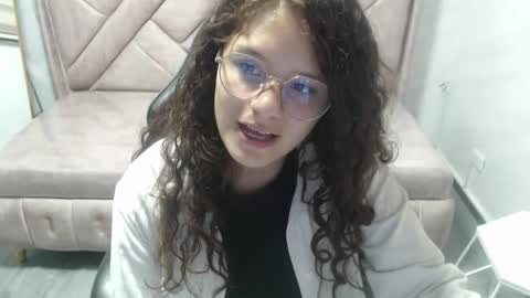 Snapshot of velvet_moon_v chatting on February 2026 07:41:02 PM velvet_moon_v online show from February 2026 07:41:02 PM