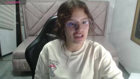 Snapshot of velvet_moon_v chatting on February 2026 07:46:01 PM velvet_moon_v online show from February 2026 07:46:01 PM