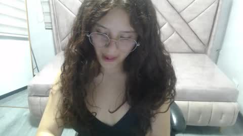 Snapshot of velvet_moon_v chatting on March 2026 07:42:01 PM velvet_moon_v online show from March 2026 07:42:01 PM