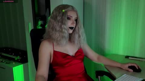 Violet online show from October 2025 04:20:02 PM