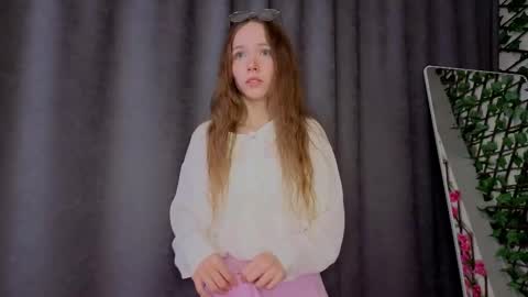 Polly online show from October 2025 08:32:02 PM