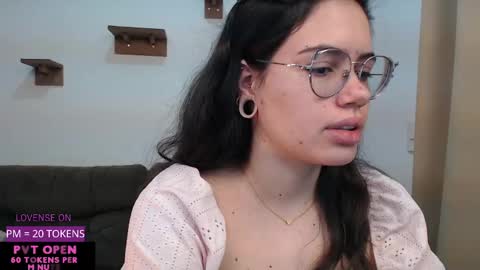 Snapshot of velvetcrystal chatting on September 2025 07:32:02 AM Crystal PVT OPEN online show from September 2025 07:32:02 AM