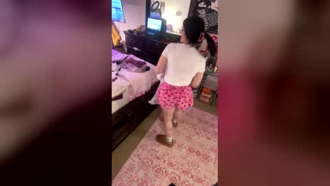 Snapshot of velvetkitten19 chatting on February 2026 01:04:01 AM Kitty online show from February 2026 01:04:01 AM