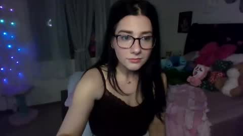 Snapshot of velvetkitten19 chatting on February 2026 12:06:01 AM Kitty online show from February 2026 12:06:01 AM