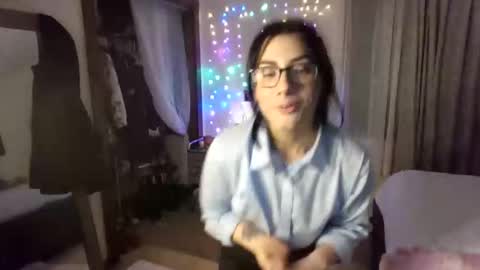 Snapshot of velvetkitten19 chatting on February 2026 12:07:01 AM Kitty online show from February 2026 12:07:01 AM