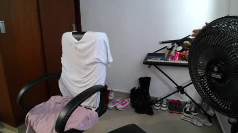 Venelope 3 online show from November 2025 08:00:01 PM