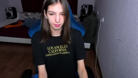 veneradi615 online show from February 2025 04:00:02 PM