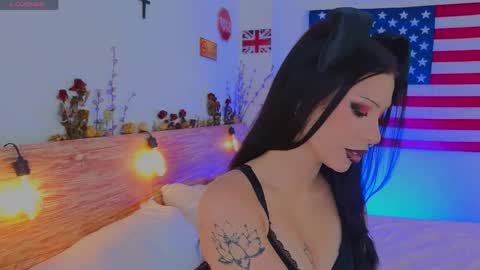 Snapshot of venomeowww_ chatting on May 2026 05:15:01 AM Vivian online show from May 2026 05:15:01 AM