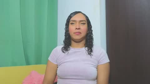 Snapshot of venus_speer chatting on December 2024 10:51:01 PM Luisa online show from December 2024 10:51:01 PM