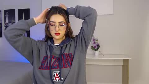 Snapshot of venus_steffen chatting on September 2025 12:40:01 PM Mia online show from September 2025 12:40:01 PM