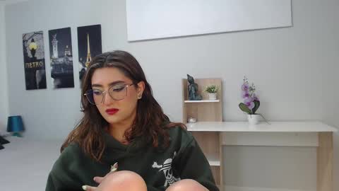 Snapshot of venus_steffen chatting on September 2025 12:28:02 PM Mia online show from September 2025 12:28:02 PM