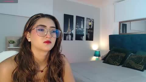 Snapshot of venus_steffen chatting on October 2025 12:35:02 PM Mia online show from October 2025 12:35:02 PM