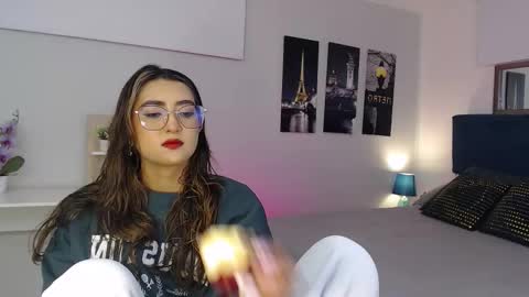 Snapshot of venus_steffen chatting on October 2025 12:36:01 PM Mia online show from October 2025 12:36:01 PM