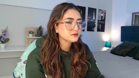 Snapshot of venus_steffen chatting on October 2025 12:28:02 PM Mia online show from October 2025 12:28:02 PM