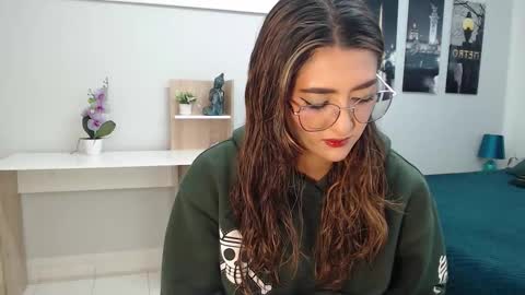 Snapshot of venus_steffen chatting on October 2025 12:38:01 PM Mia online show from October 2025 12:38:01 PM