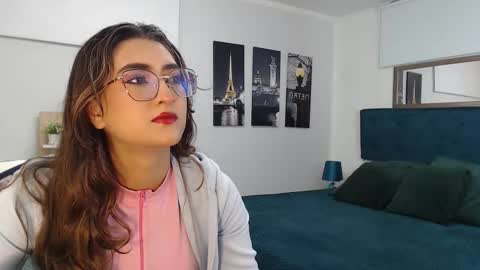 Snapshot of venus_steffen chatting on October 2025 12:31:01 PM Mia online show from October 2025 12:31:01 PM