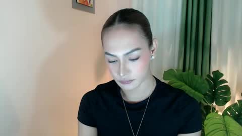 Snapshot of venus_sunrise07xx chatting on December 2025 02:07:02 AM Venus Sunrise Bombshell online show from December 2025 02:07:02 AM