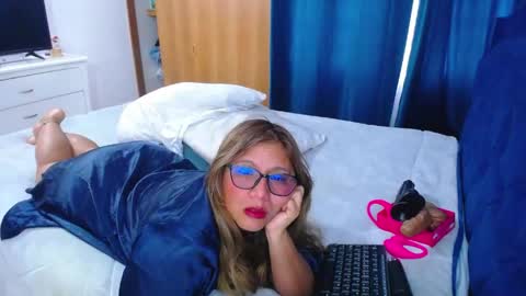 Snapshot of venushot1xx chatting on May 2026 12:03:02 PM venushot1xx online show from May 2026 12:03:02 PM