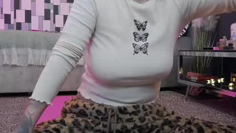 venusinylons online show from January 2026 04:45:01 PM